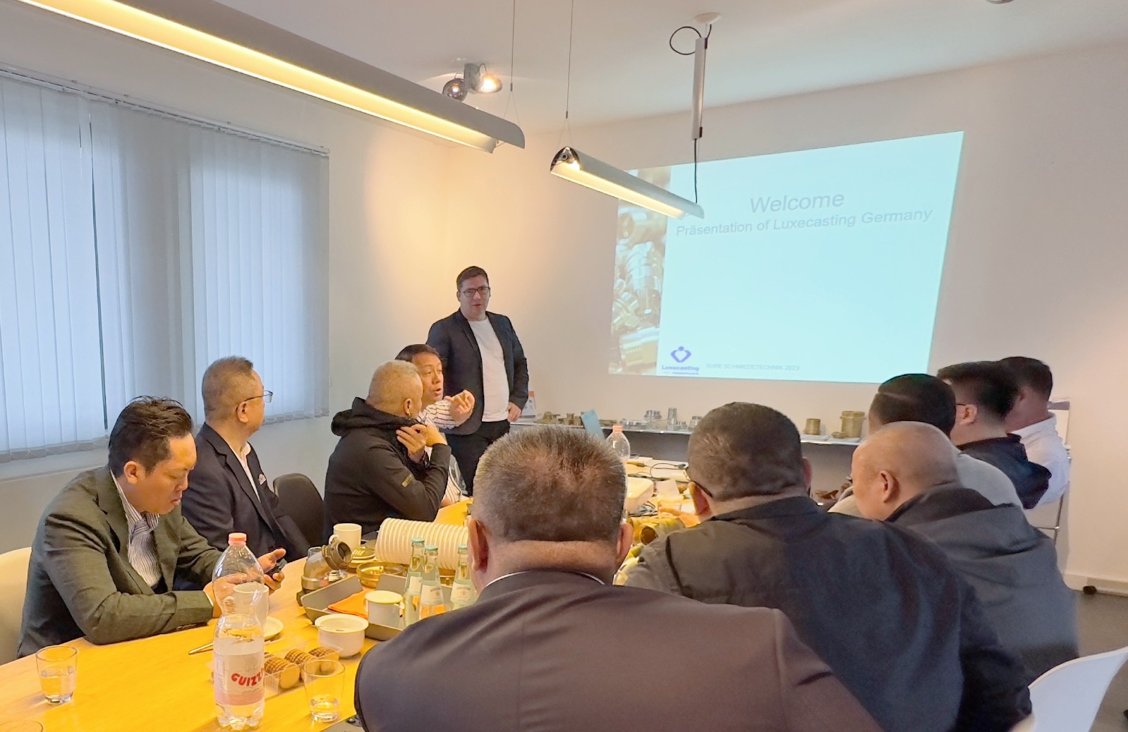 座谈.jpg 座谈.jpg