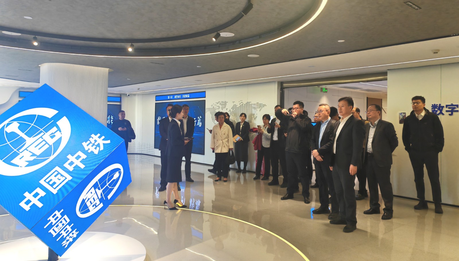 参观.jpg 参观.jpg