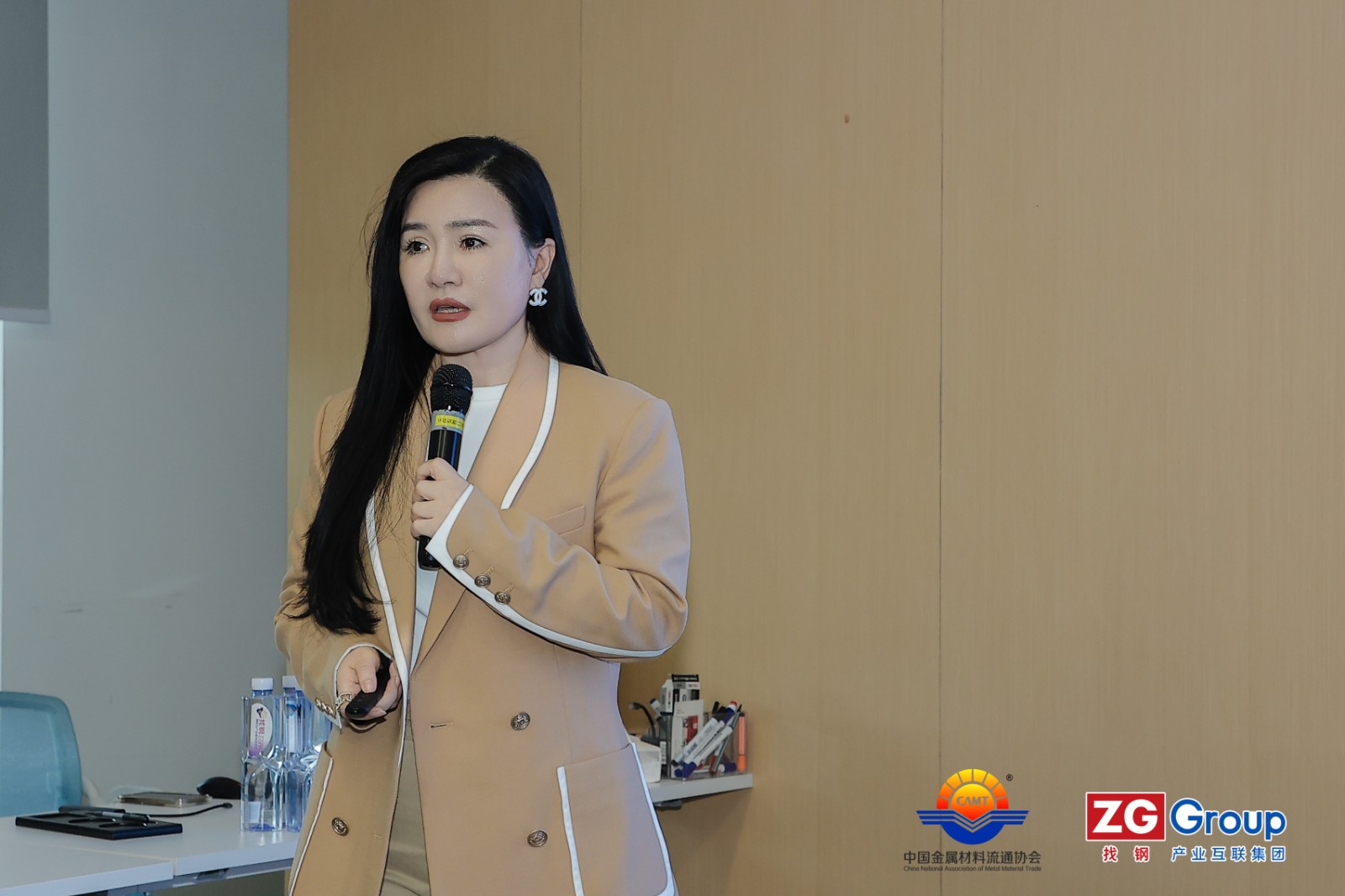 张晏佳.jpg 张晏佳.jpg