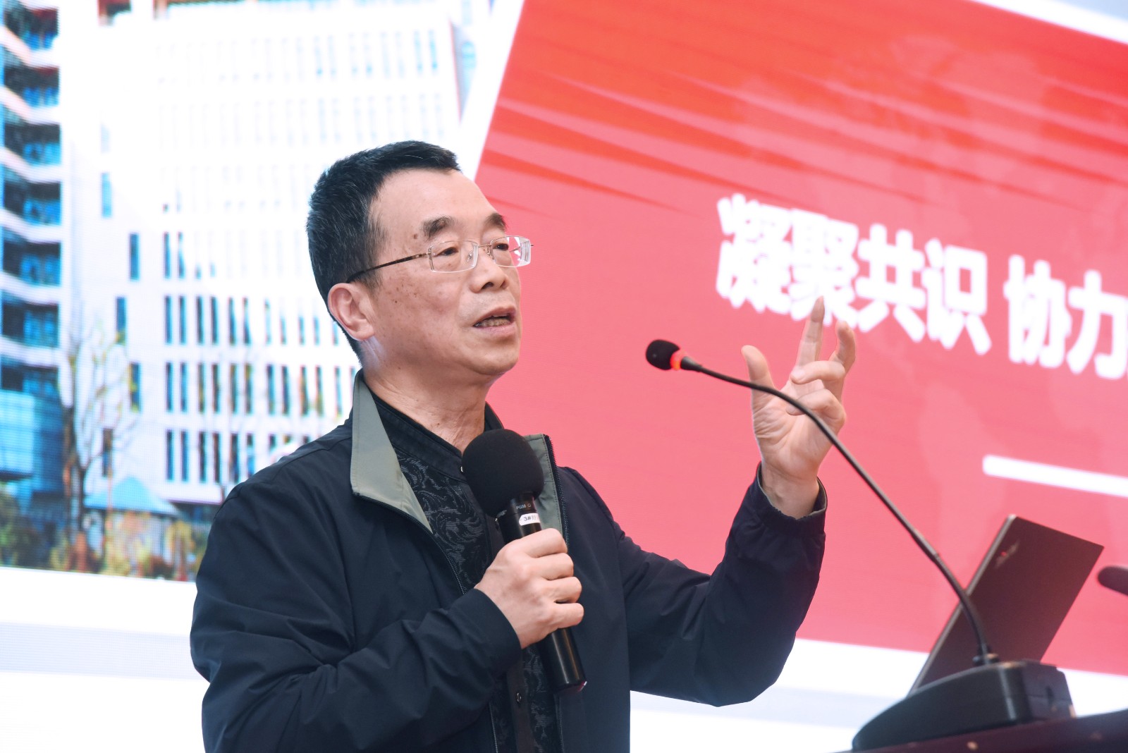 徐向春.jpg 徐向春.jpg