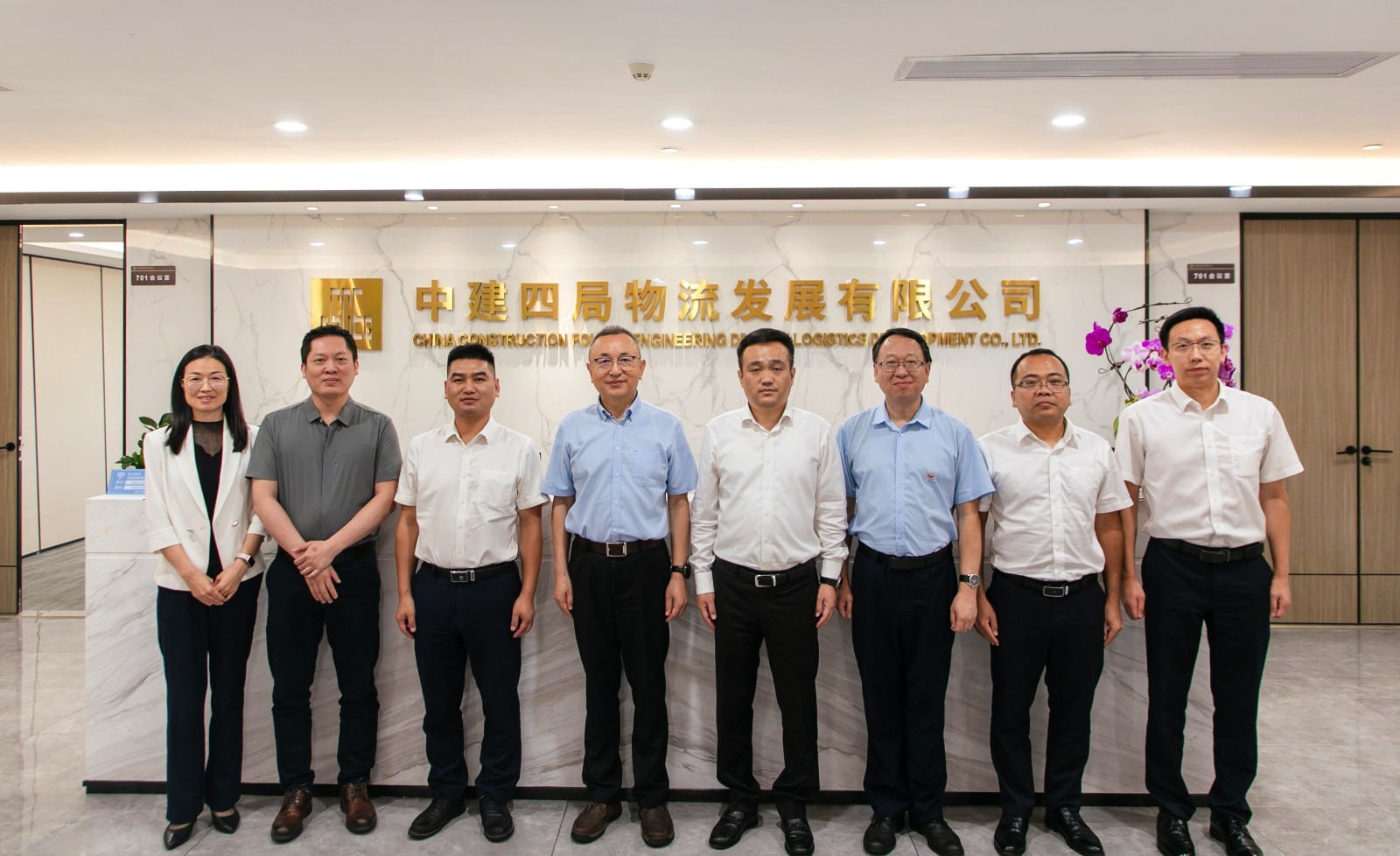 合影.jpg 合影.jpg